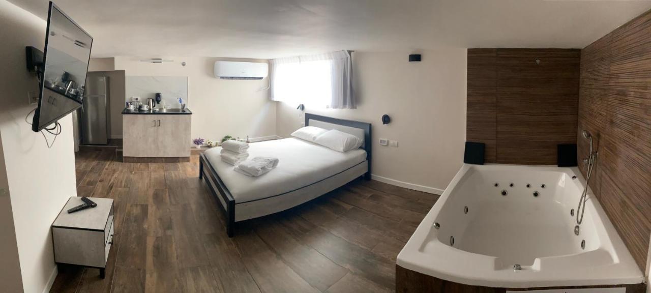Hermitage Hotel Bat Yam Exterior photo